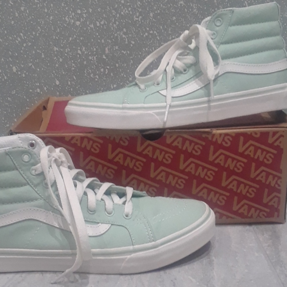 NWOT Sk8-Hi vans
